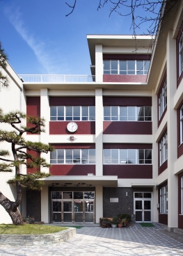 玄関廻り外壁改修後