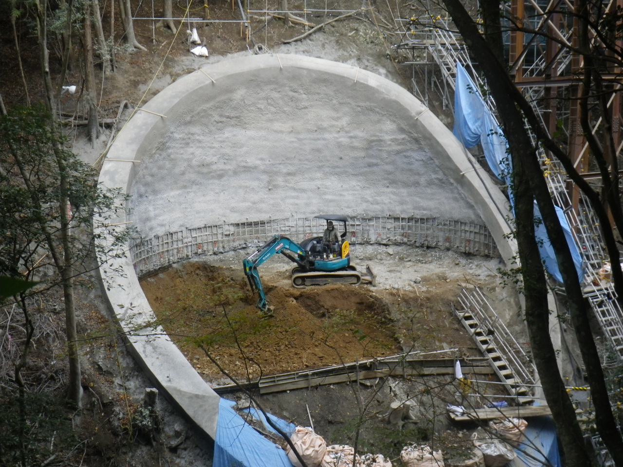 竹割型土留施工状況