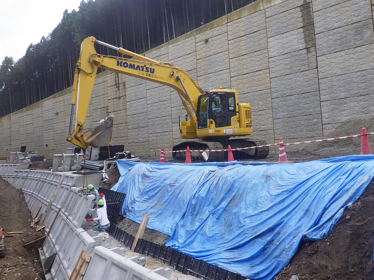 付替道路大型ブロック据付状況